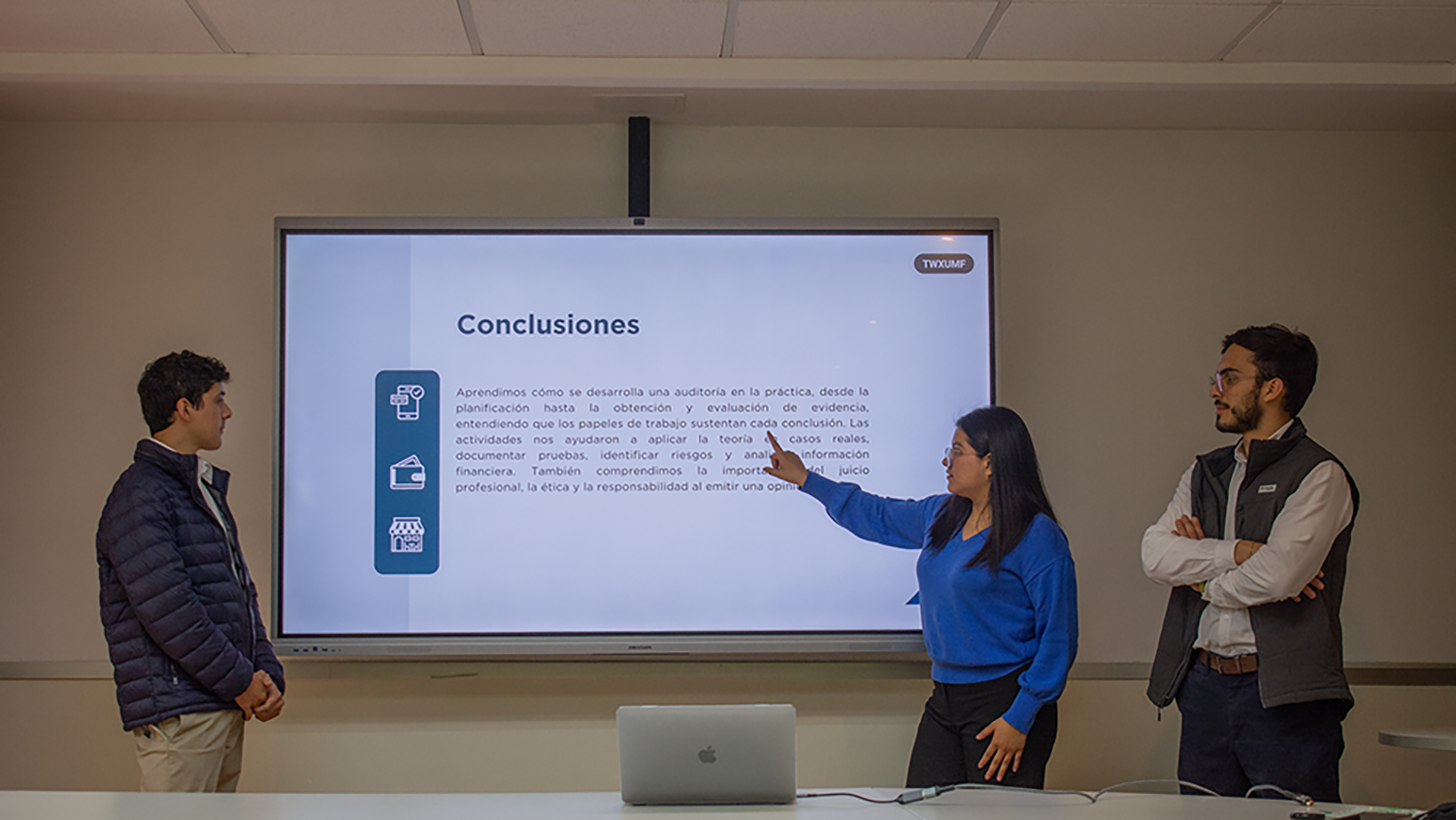 Estudiantes de Contaduría Pública y Auditoría de la UFM presentan sus proyectos de clase.