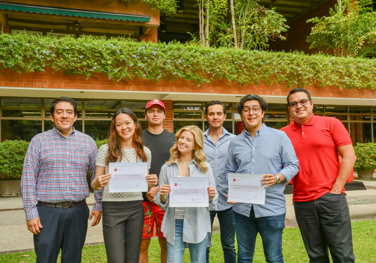 Alumnos de CPA UFM obtienen certificación de NIIF