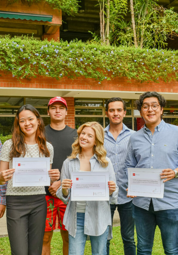 Alumnos de CPA UFM obtienen certificación de NIIF